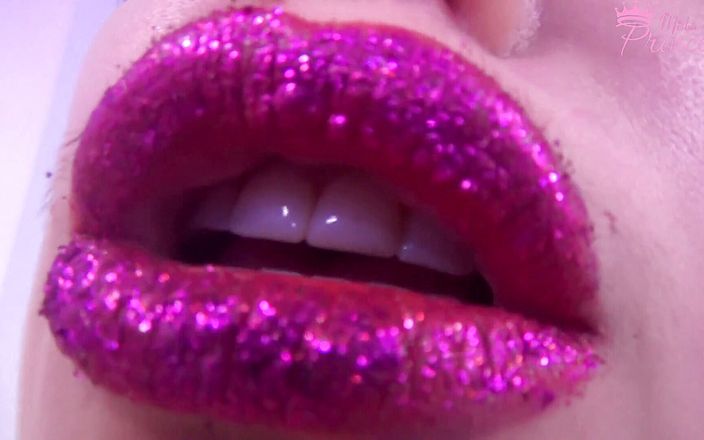 Goddess Misha Goldy: キラキラした紫色の口紅いじめ