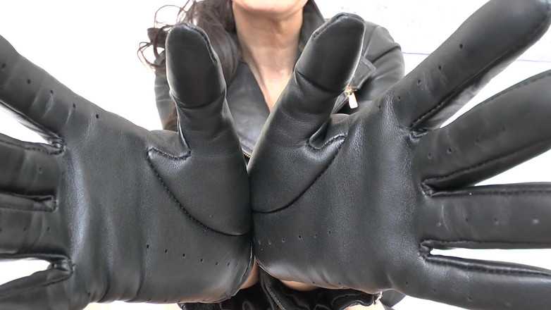 Lady Victoria Valente: Annusare guanti di pelle e sborrata in pantaloni, JOI, pov,...