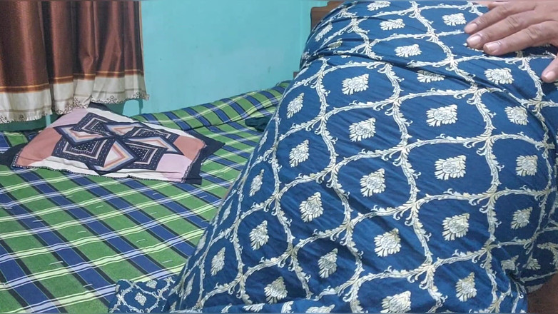 Banglavabi: Бангладеська мачуха жорстко трахається з пасинком, коли її чоловіка не було вдома.