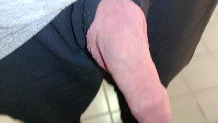 Rockardglans: Pisualarda iki yük yakın çekim büyük yarak mastürbasyon yapıyor ve açık...