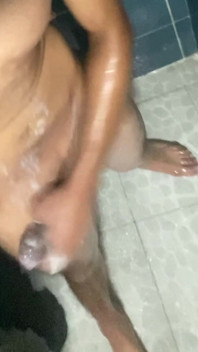 Zengin ve kaliteli içerik oluşturacak bir kız arıyorum