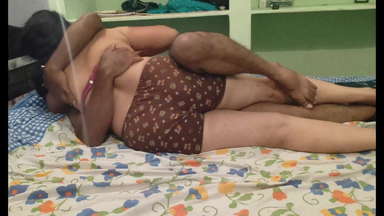 Sexy sindu: Šukal jsem svou přítelkyni v její ložnici