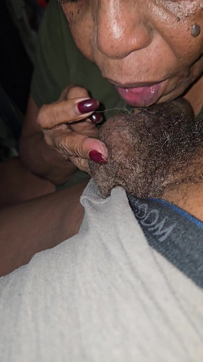 Chuck and Rob Doe: Granny Love Deepthroating Dick