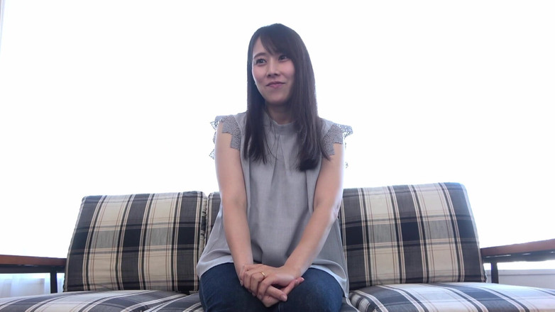 Strix: Shiori - 穿着大学制服的已婚女人