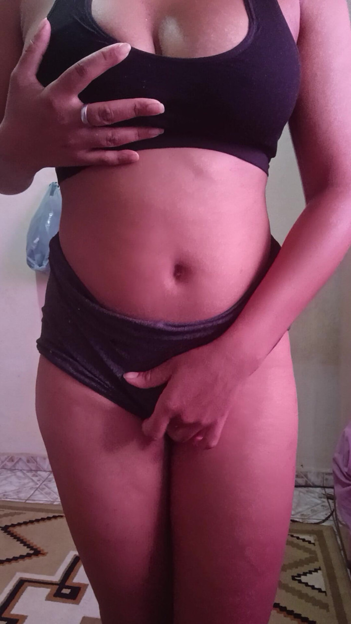 Victoriarating: Brunette in the Bedroom