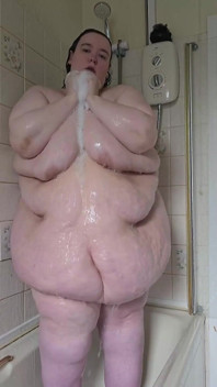 Sensual Shower of an SSBBW Goddess Part 1