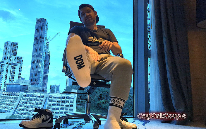 GayKinkCouple: Sirva seu mestre em uma viagem de negócios