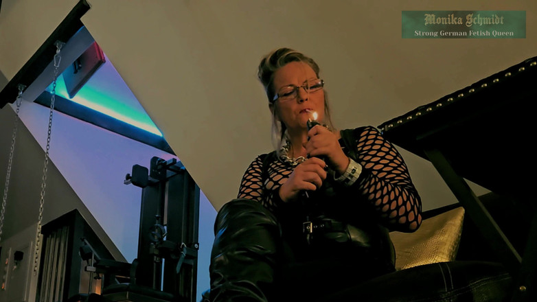 Strict Senz: Monika Otrohet Askkoppen