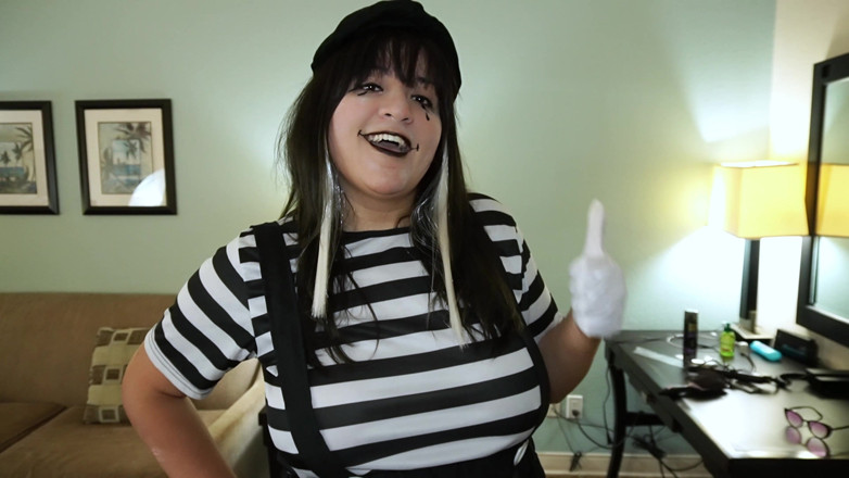 VickyVixen: La troia mime cerca di far sorridere l'uomo