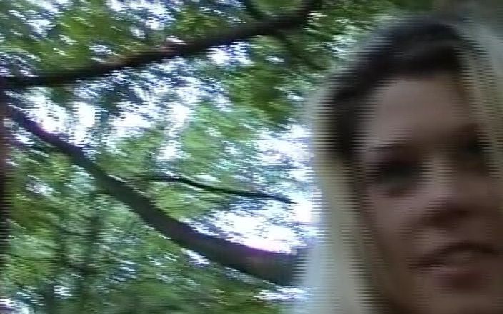 German's Lesbian: Дві німецькі тінки Nayghty облизують у парку
