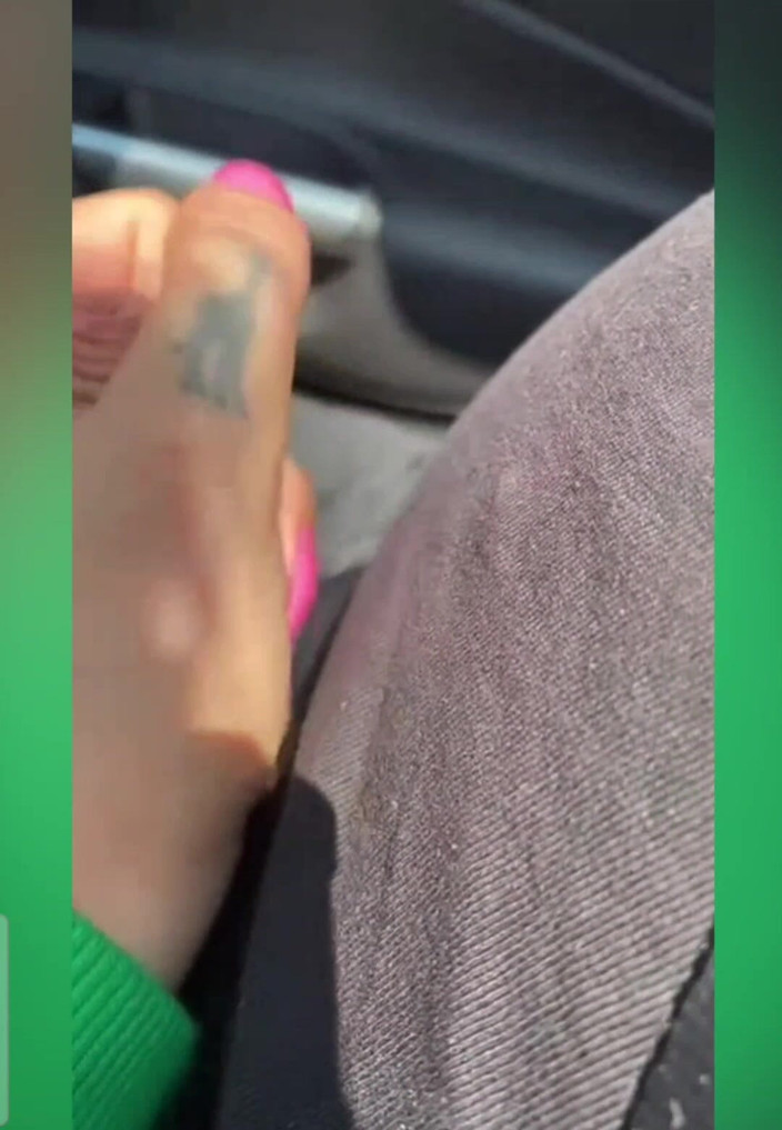 Only Owain: Masturbación con la mano en el coche con enorme corrida