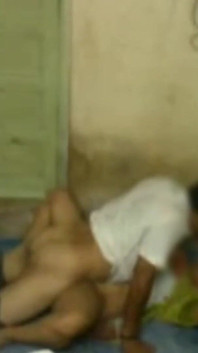 Pembantu rumah desi India sebenar menjilat pepek dan seks curang