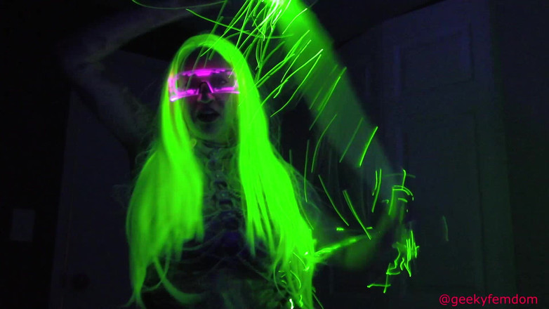 Geeky Femdom: Cyber Punk 2020 Dominatoare feminină