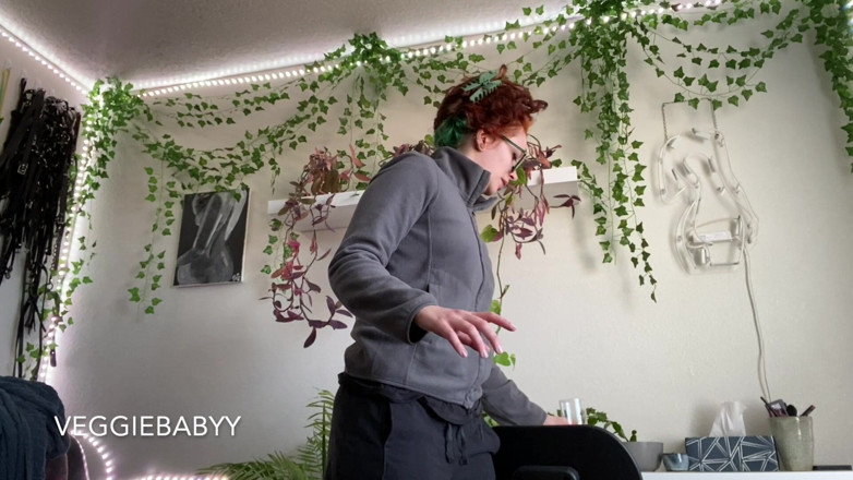 Veggiebabyy: Poison Ivy Strip Tease and Virtual Fuck