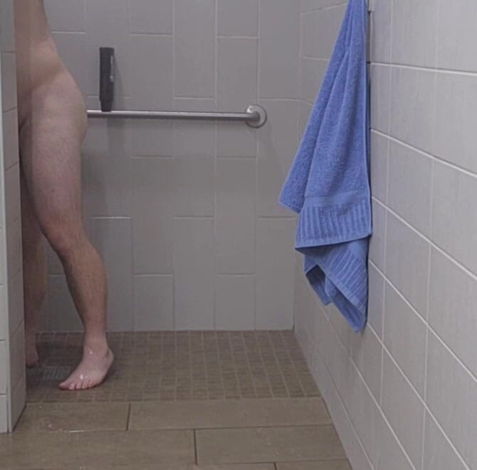 Djk31314: Застукали в душе.