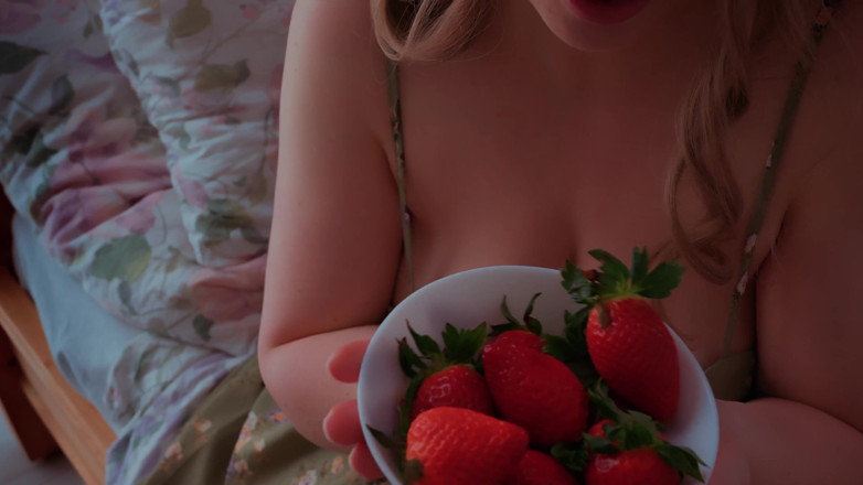 Mrs Wetslavs: Weich und durstig - Frühlings-masturbation einer reifen Frau.