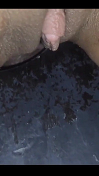 Eu chupei um pau preto com prazer no Gloryhole e até lhe dei minha bunda! Parte 2