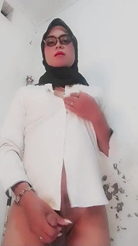 Od učitele k závislákovi na penisu – Hijabi sissy s rozbitou myslí