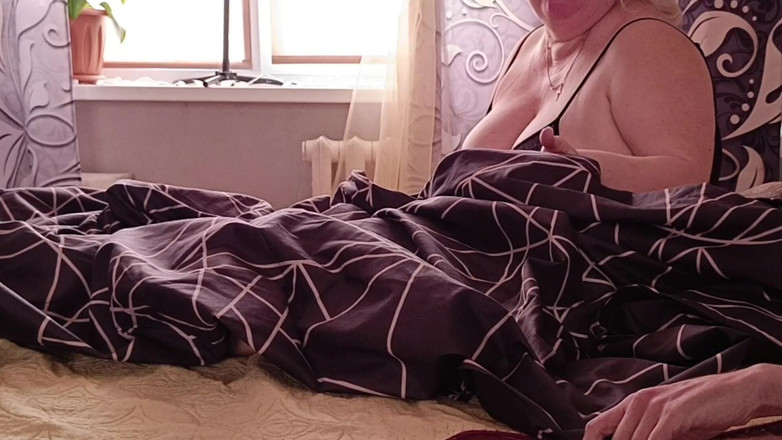 Zona901: Komşusuyla bir yatağı paylaştı ve onu ağzından ve sonra amından...