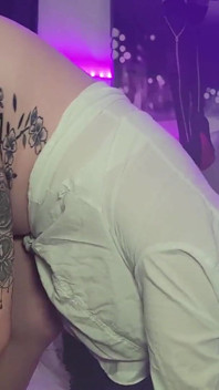 Gloryhole Jade îl suge pe Damon