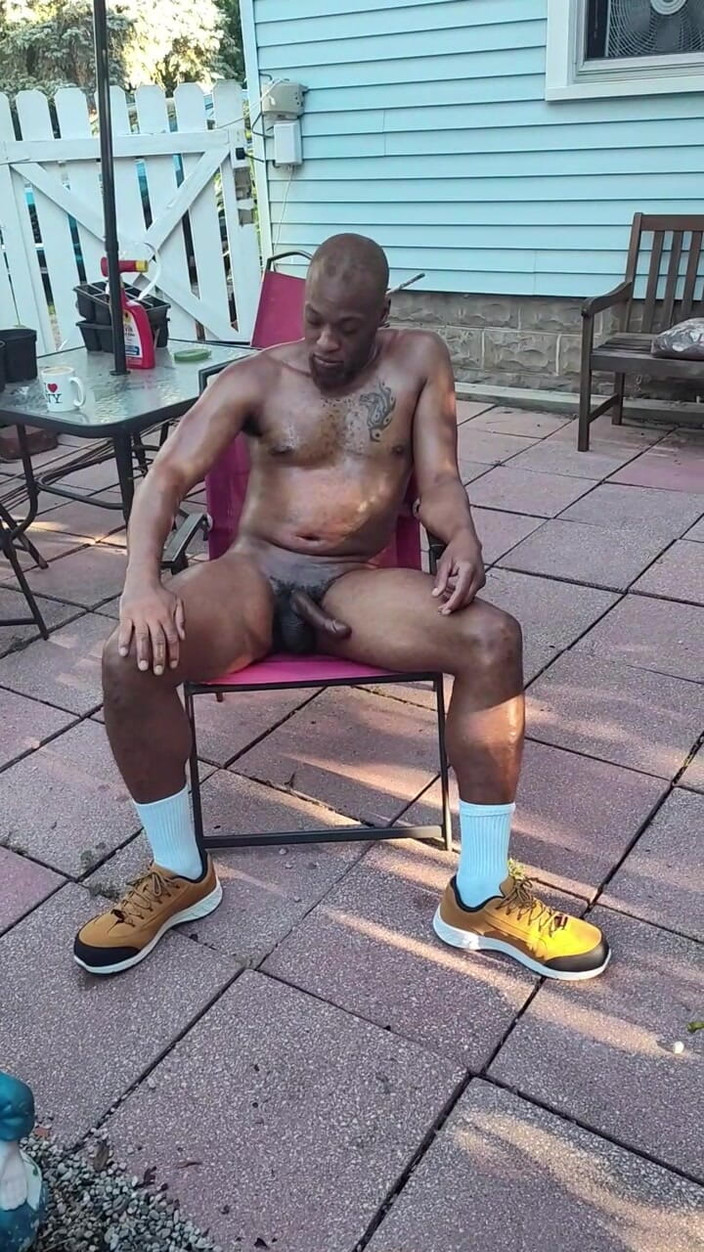 Kennie Jai: Kennie Jai se masturba en un Airbnb