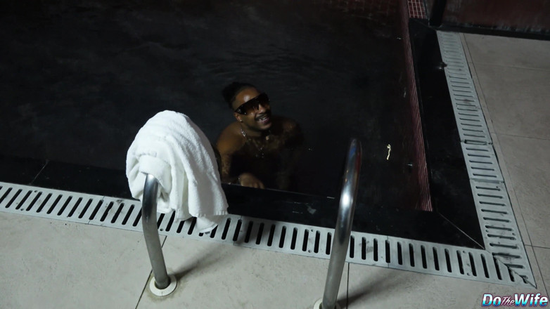 Porn Gutter: Un soț încornorat își urmărește soția futută