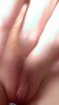 Yarak otobüste minyon amcığımı ovuyor. otobüste