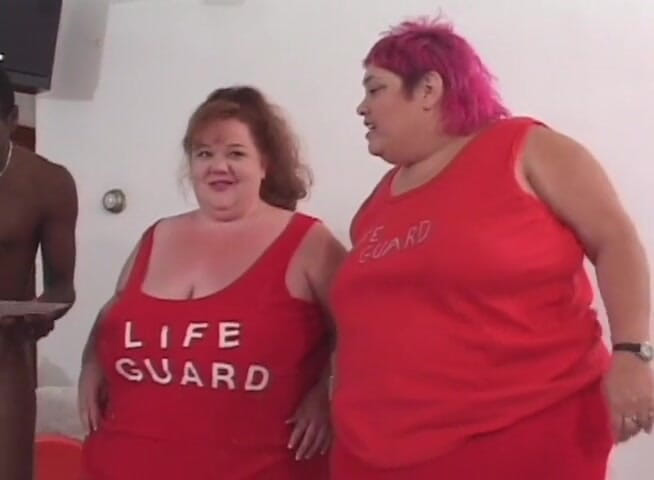 Big Beautiful Babes: Gorda praia patrulha vol2 - pau preto no meio de xoxotas...
