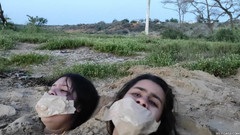 Selfgags Latina Bondage: Dikebumikan oleh Si jalang Pantai!