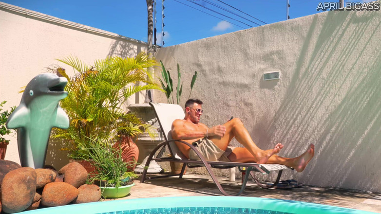 April BigAss: Giornata in Piscina E Mi Scopano Dal Mio Culo Sporco...