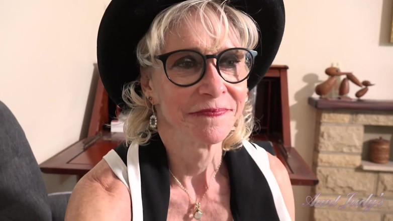 Aunt Judy's: Auntjudys - Your Mature GILF Boss Dee Lite Sucks Your Cock...