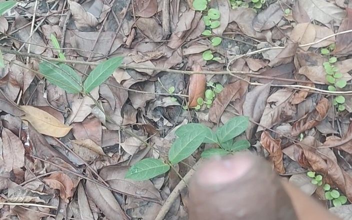 IndianHunter22: Hintli desi çocuk ormanda tam sert sikişiyor