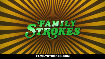 Family Strokes: Si rambut coklat seksi dalam kostum Tomi Taylor dapat maklum...