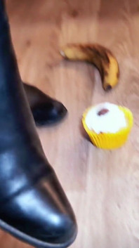 Zlé dívky zakrývání potravin