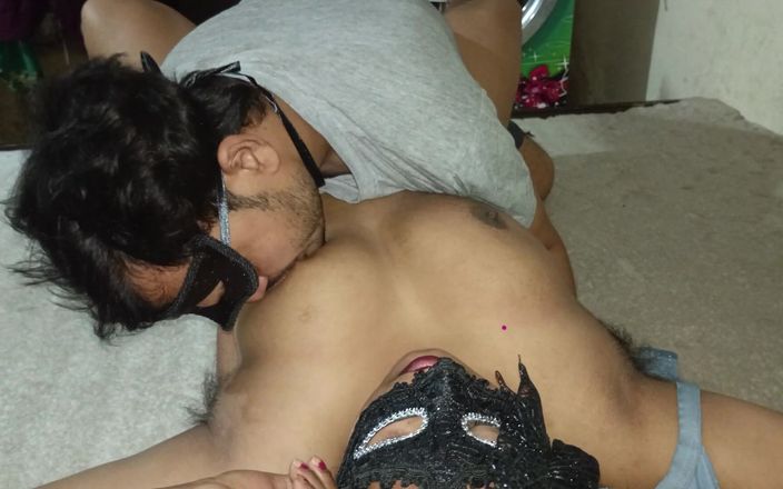 Pinkyrani2333: Pinky bhabhi a secrètement sorti l’eau du chudwali avec son...