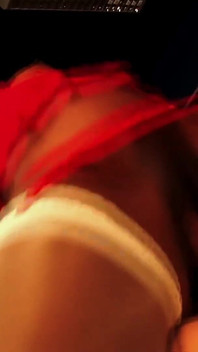 Jasmine Webb delar ett passionerat möte i en interracial scen