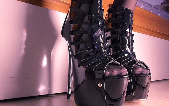 TattoedGirl666: 나일론 발 하이힐