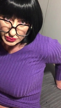 Tetona milf Andreina Acércate a mis pies