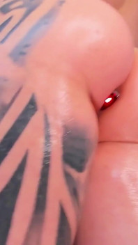 Liberty_xo Culo oliato e plug anale stuzzica