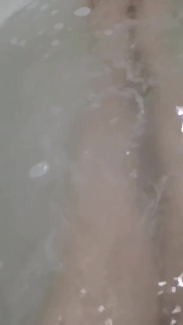 Erotic college: În baie sunt foarte excitată