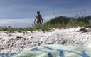 Justin Birmingham: 在沙丘上赤身裸体