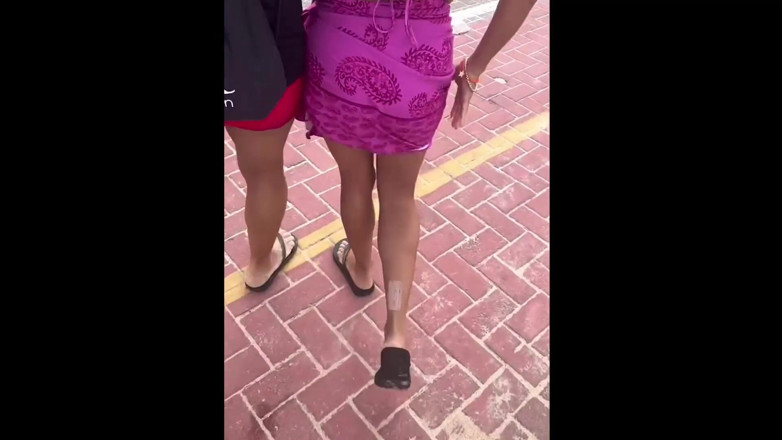 Casada Liberada griffin: Mi esposa hizo una nueva amiga en la playa que...