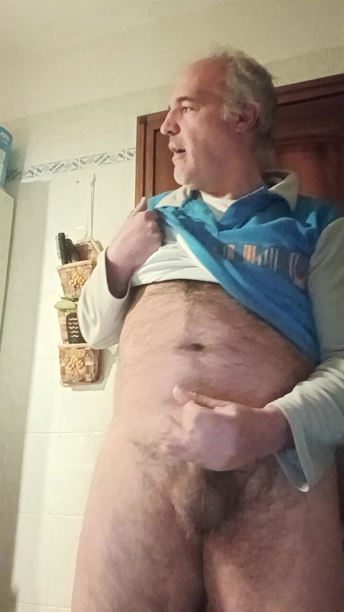 Setesesso7: A Wank in My Bathroom Before Going to Sleep!