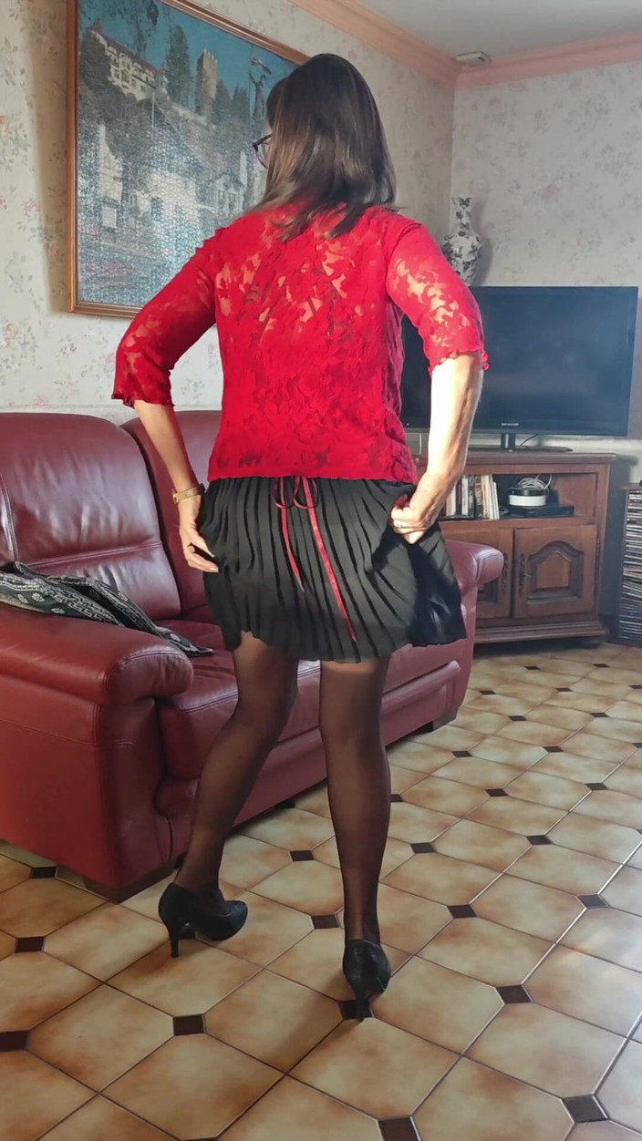 Intim422a: Streep Tease Noemie