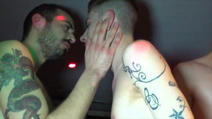 Gaybareback: Bareback mostrando porno en vivo