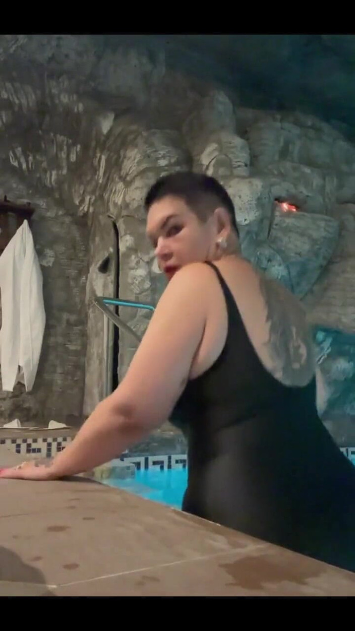 Karmen MILF: In the Pool