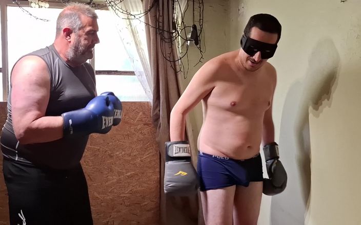 Combat and fetish: シルバーダディボクサーは、ジョバーで彼の強さをテストして