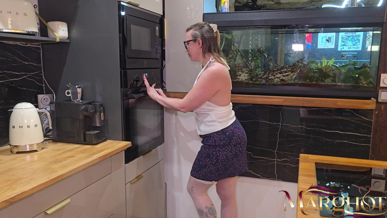 Sexy Marghot: I Prepare Food... but My Guy'd Rather Fuck My Mouth...
