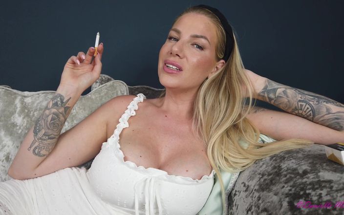 Danielle Maye: Mamme che fumano un bravo ragazzo