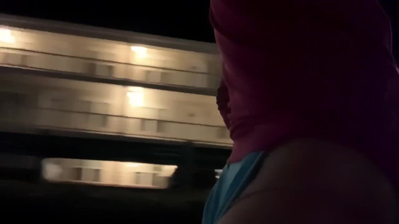 CindieLove: Sexy hete reetbroek buitenshuis lopend, staand verkeerslicht